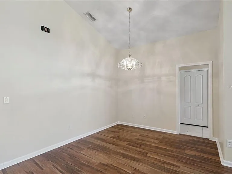 15723 Markham Dr — Photo 9