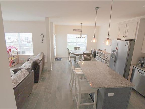 5th image of 945 Graystone Cir