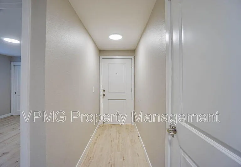 4420 Gibbons St #B — Photo 2
