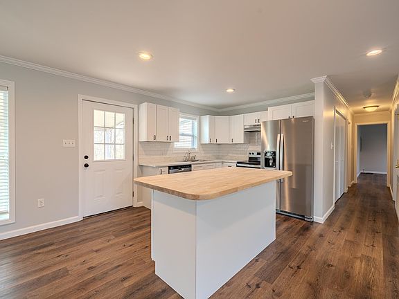 4th image of 435 Cedar Cove Ln