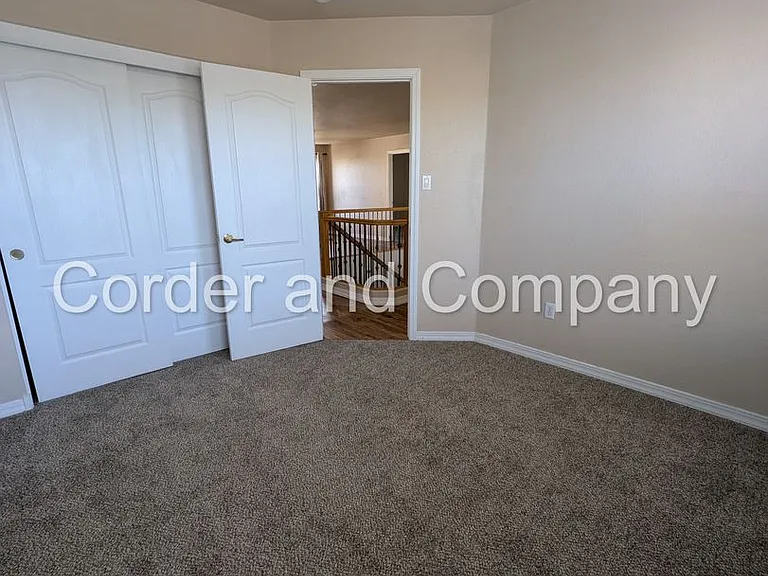 8827 Hampton Ave NE — Photo 24