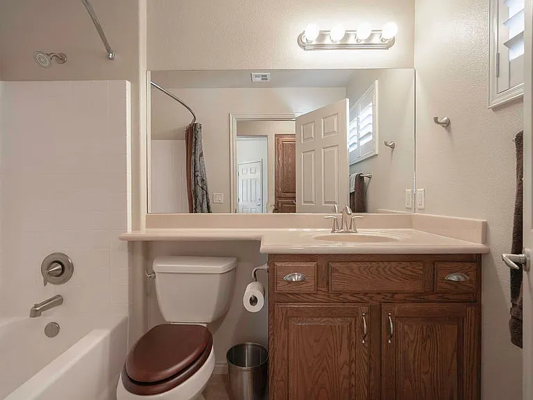 4592 S Elrose Dr — Photo 4