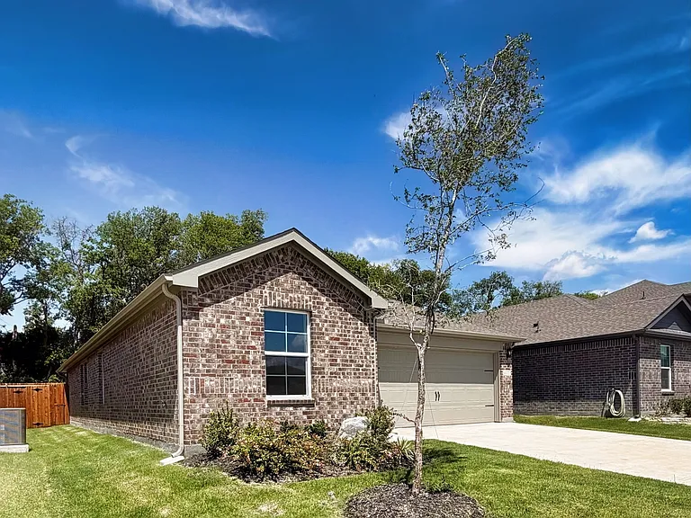 4322 Carnation Dr — Photo 3