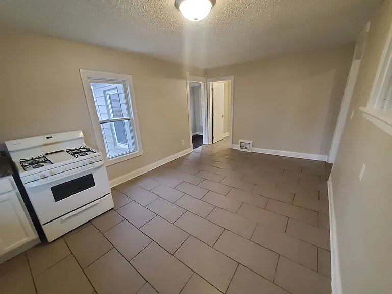 240 E Dunham Ave — Photo 8