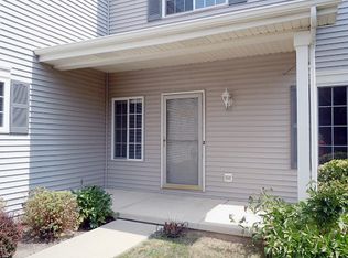 1095 Castleshire Dr, Woodstock, IL 60098