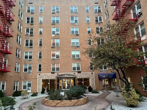 42-42 Colden Street #D5, Flushing, NY 11355