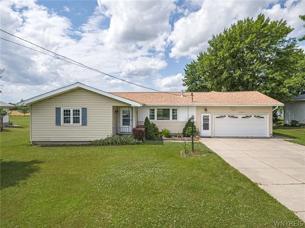 6580 Errick Rd, North Tonawanda, NY 14120
