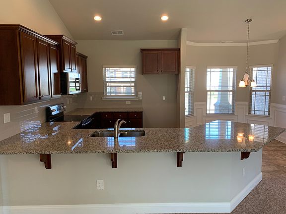 4th image of 340 Angela Ln