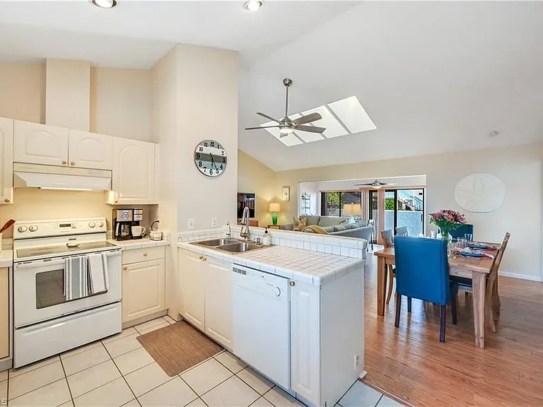 878 Meadowland Dr #4 — Photo 5