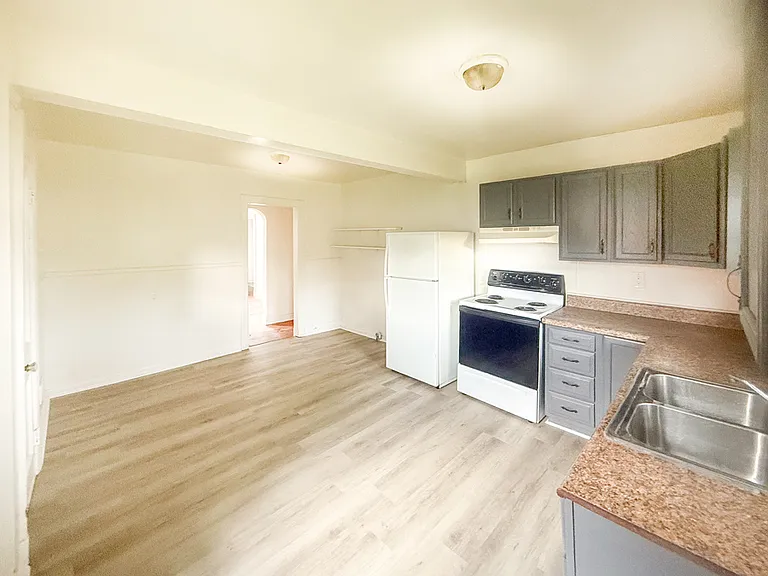 108 E Roanoke St — Photo 3