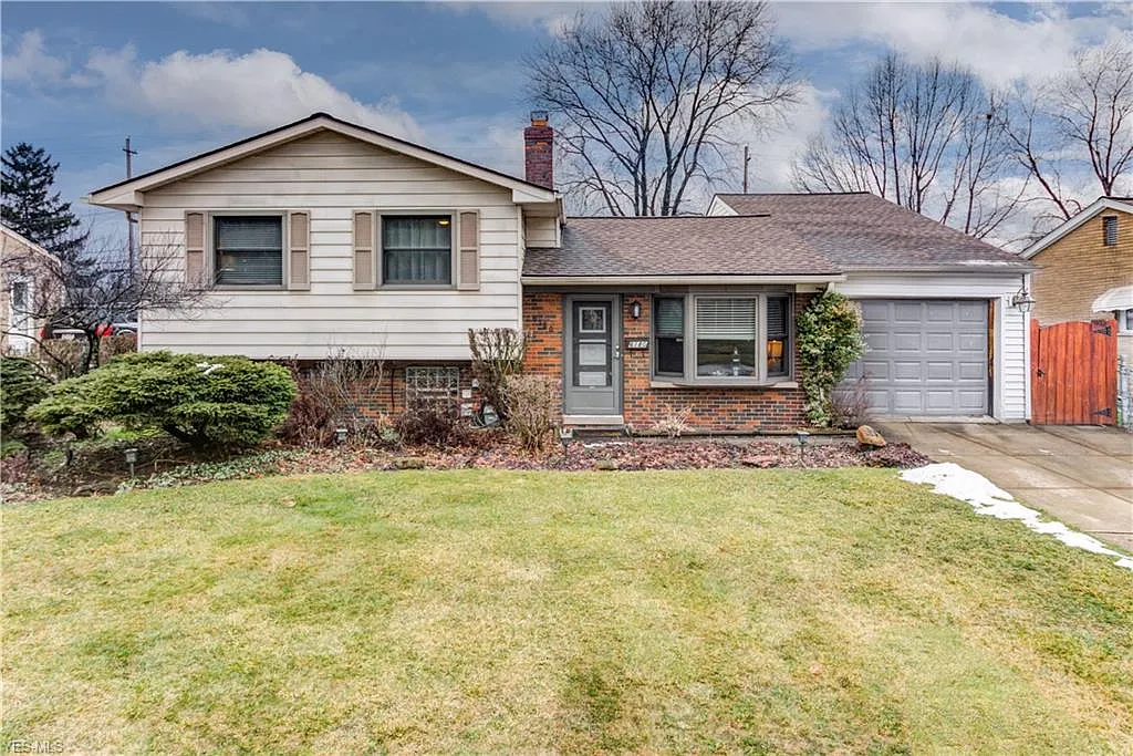 6180 Elmdale Rd photo 1