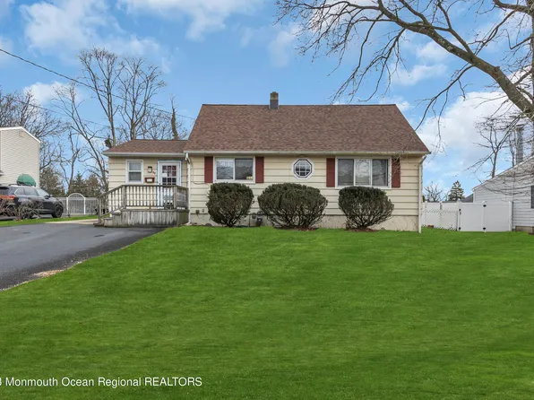 11 Johnston Street, Oakhurst, NJ 07755