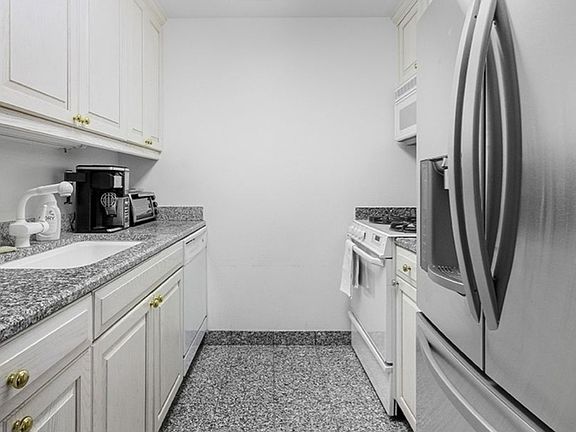 4th image of 188 E 76th St APT 7E