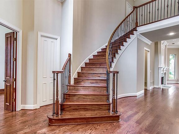 4th image of 5512 Weatherby Ln