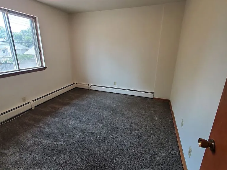 1920 Lathrop Ave. (16 Unit) — Photo 17