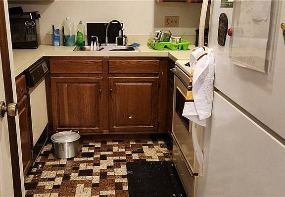 5th image of 375 Glendale Ave Unit D7