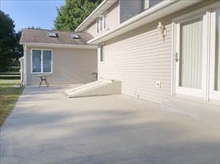 3rd image of 410 Bernard St