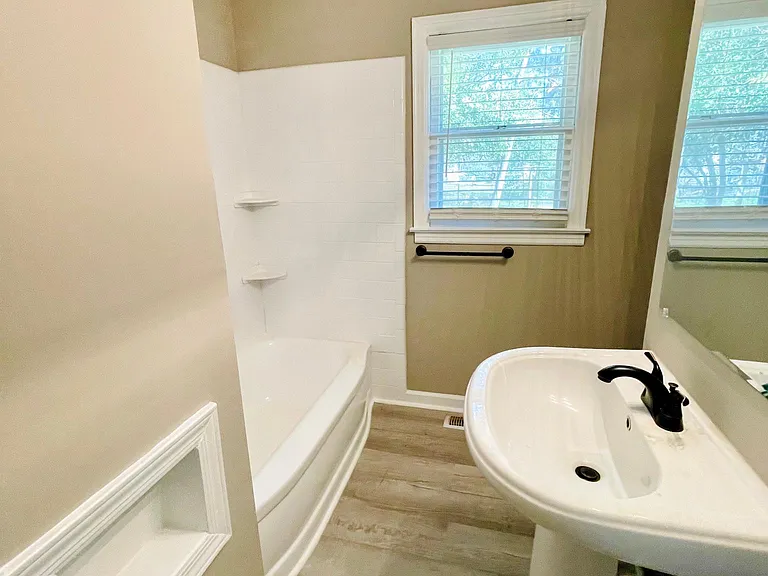 102 Hawthorne St — Photo 17