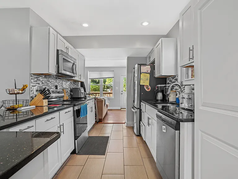 310 Maryland Ave — Photo 11