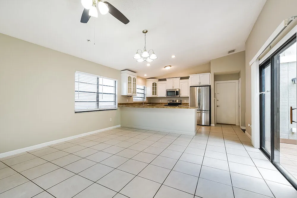 3 bed, 2.0 bath, 1318 sqft, $2,245 — Photo 4
