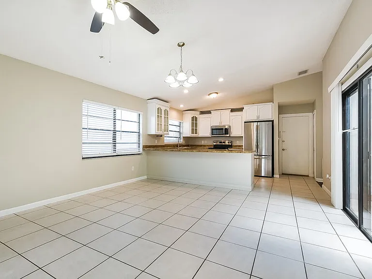 1409 Bridlebrook Dr — Photo 4