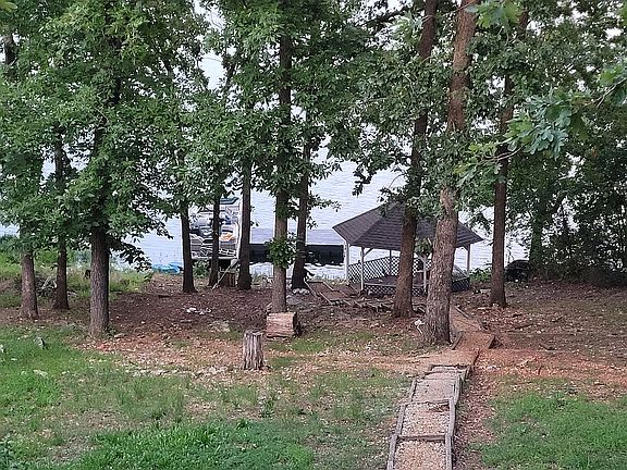 3rd image of 111 W Lakeshore Dr