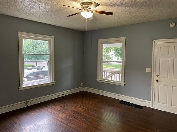 5th image of 1344 Maude Ave NE