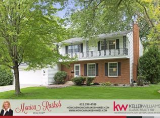 8430 Winnetka Heights Dr, Golden Valley, MN 55427