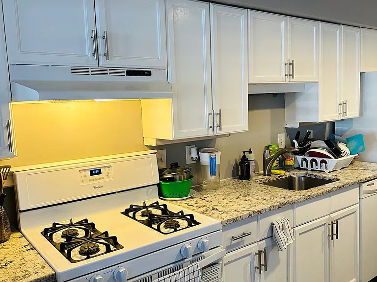 662 Washington Blvd #4 — Photo 9