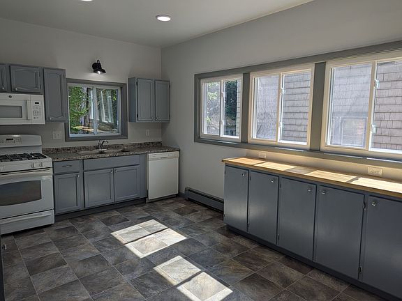 4th image of 250 Locust St #1