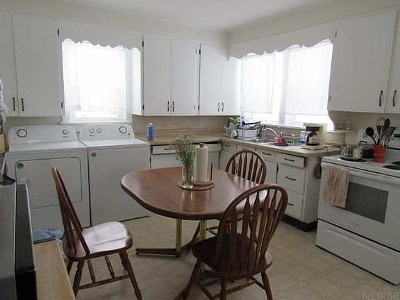 3rd image of 413 E Delaware St