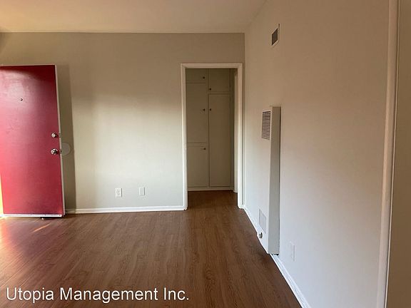 3rd image of 7605 N Hollywood Way APT E