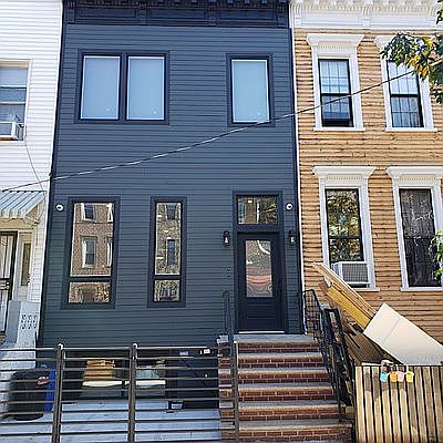 1st image of 21 Marconi Pl #1