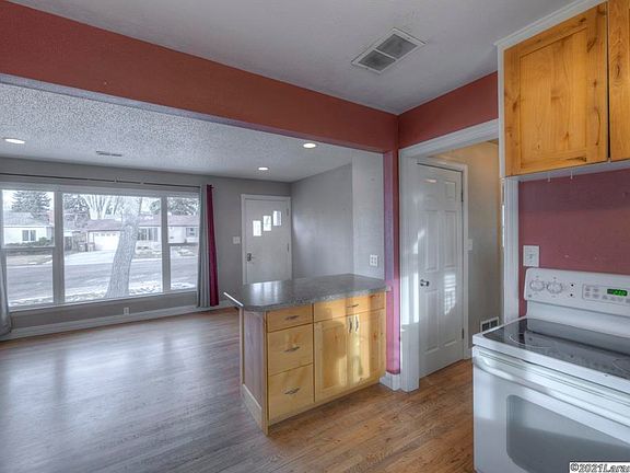 5th image of 1324 Ord St
