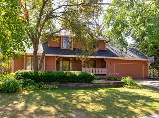 3700 Boulder Cir, West Des Moines, IA 50265