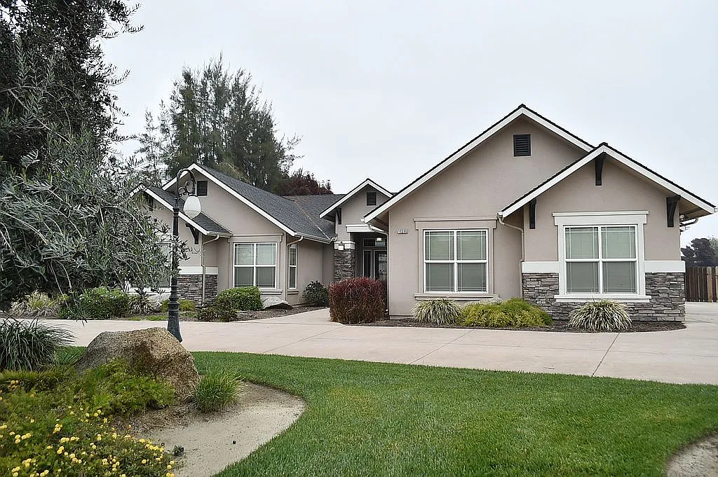 11280 W Fargo Ave photo 1