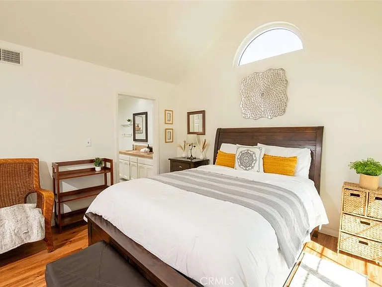 7310 Balboa Blvd #F — Photo 23