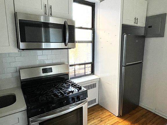 3rd image of 3200 Fairfield Ave Unit 5M