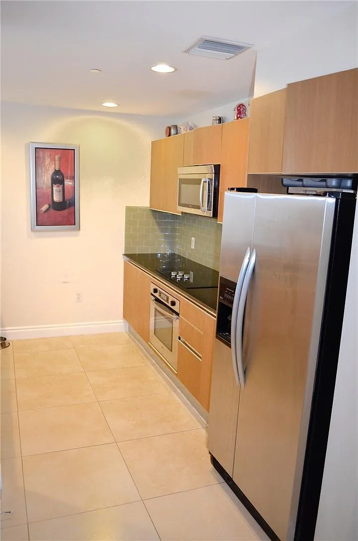 2 bed, 2.5 bath, 1368 sqft, $3,900 — Photo 4