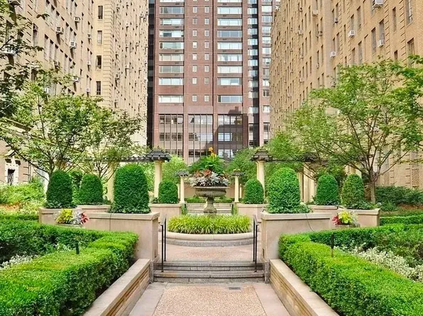 350 W 57th St APT 15E, New York, NY 10019