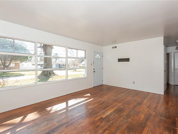 4th image of 2209 Corbett Ave