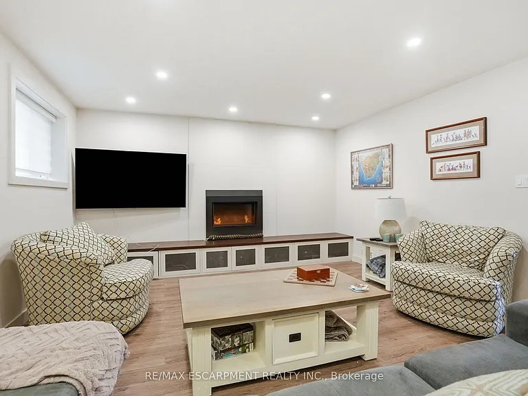 570 Rosedale Cres — Photo 25