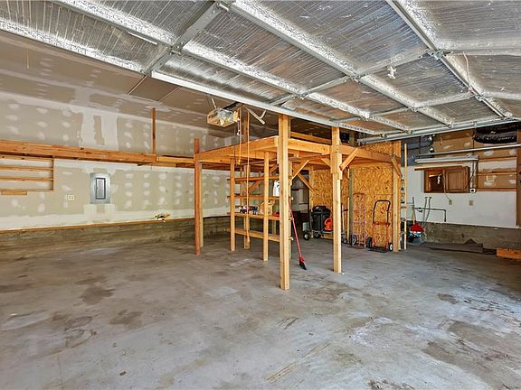 5th image of 1150 Valley View Dr