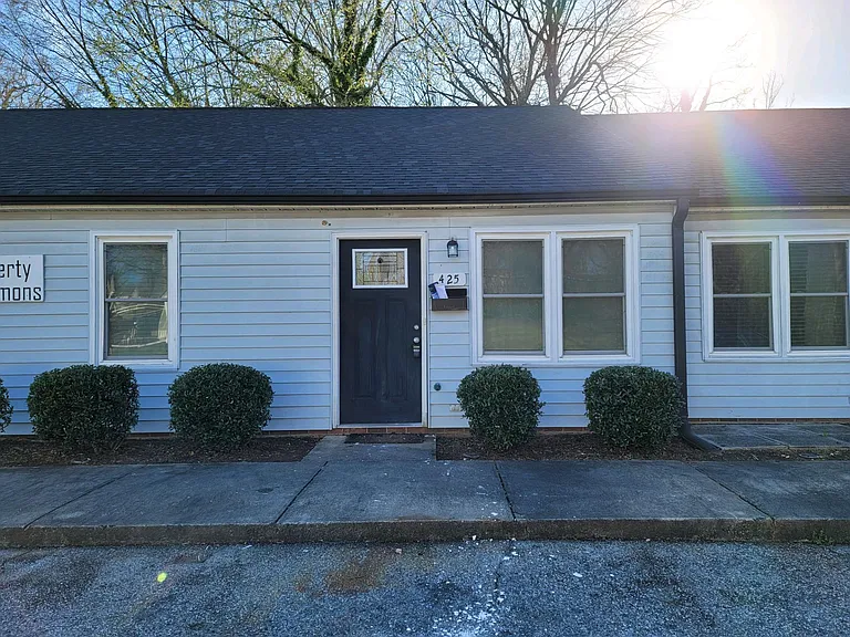425 E Liberty St — Photo 1