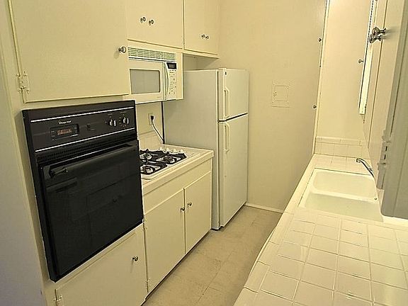 3rd image of 1402 S Saltair Ave APT 6