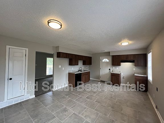 5th image of 320 Summerwood Ave
