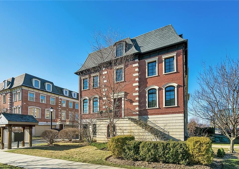1st image of 2 Orchard Dr