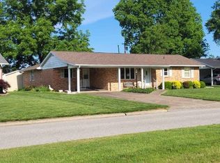 306 College Blvd, Carmi, IL 62821