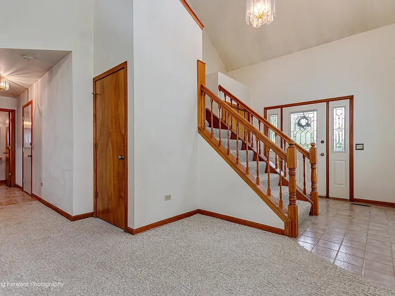 69 N Lambert Rd — Photo 6
