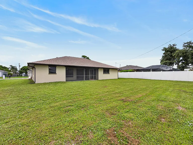 Large yard with plenty of space for outdoor living.